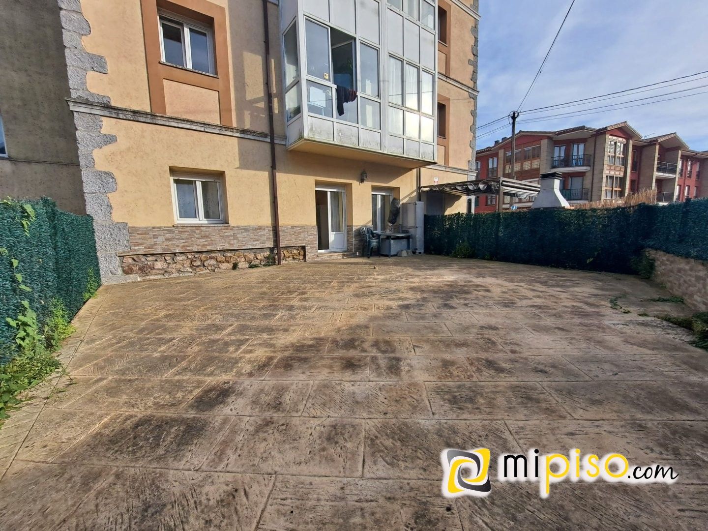 Vista exterior de Pis en venda en Ampuero amb Calefacció, Terrassa i Piscina