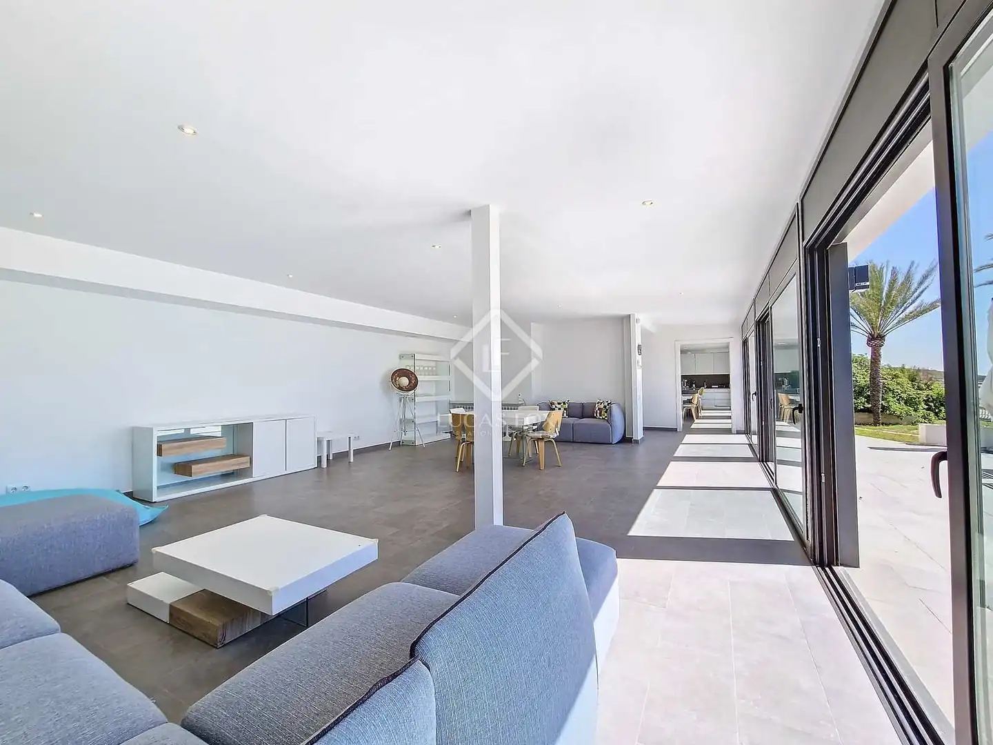 Sala d'estar de Casa o xalet de lloguer en Vilanova i la Geltrú amb Aire condicionat, Jardí privat i Terrassa
