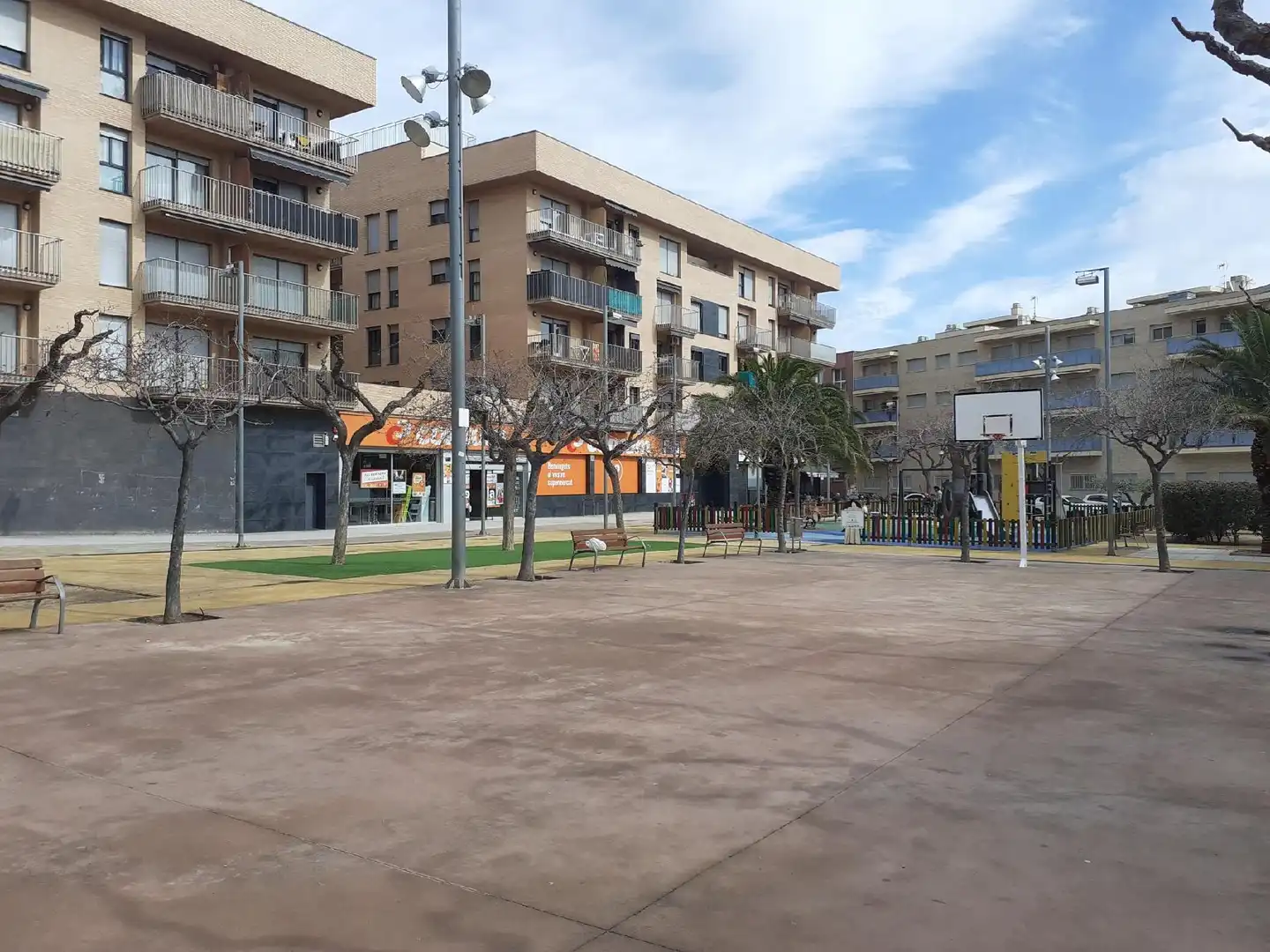 Vista exterior de Pis en venda en Mont-roig del Camp