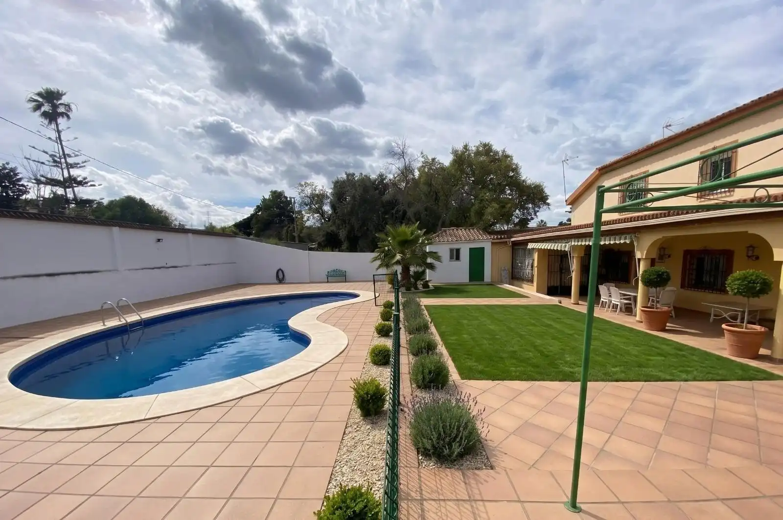 Garden of Houses for sale in Algeciras