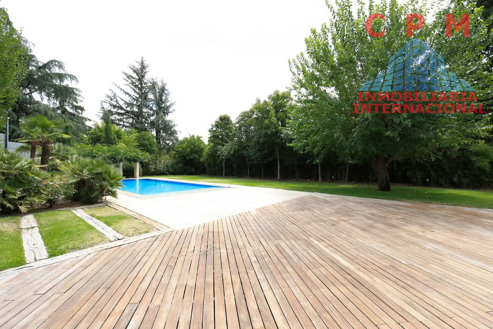 Piscina de Casa o xalet de lloguer en Madrid amb Aire condicionat, Calefacció i Jardí privat
