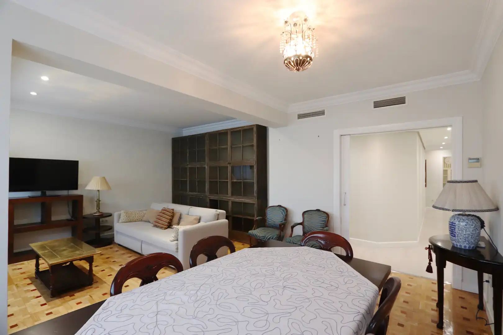 Comedor de Piso de alquiler en Madrid con Aire acondicionado, Calefacción y Parquet