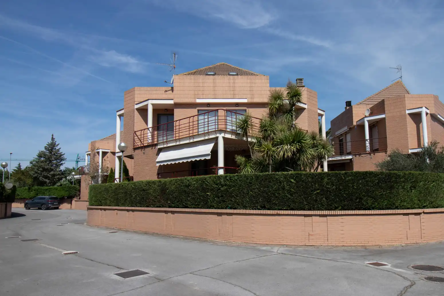 Vista exterior de Casa o xalet en venda en  Logroño amb Calefacció, Jardí privat i Terrassa