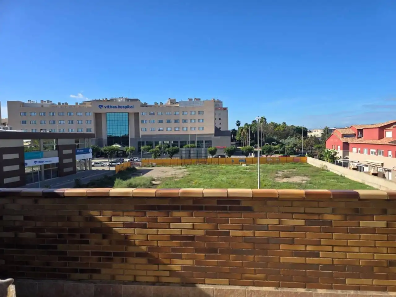 Vista exterior de Casa adosada en venda en Castellón de la Plana / Castelló de la Plana amb Aire condicionat, Calefacció i Jardí privat