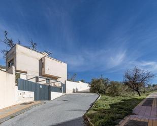 Vista exterior de Casa o xalet en venda en Jun amb Aire condicionat, Terrassa i Piscina