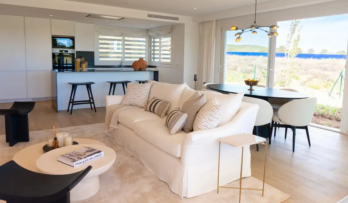 Sala d'estar de Apartament en venda en Casares amb Aire condicionat, Jardí privat i Terrassa