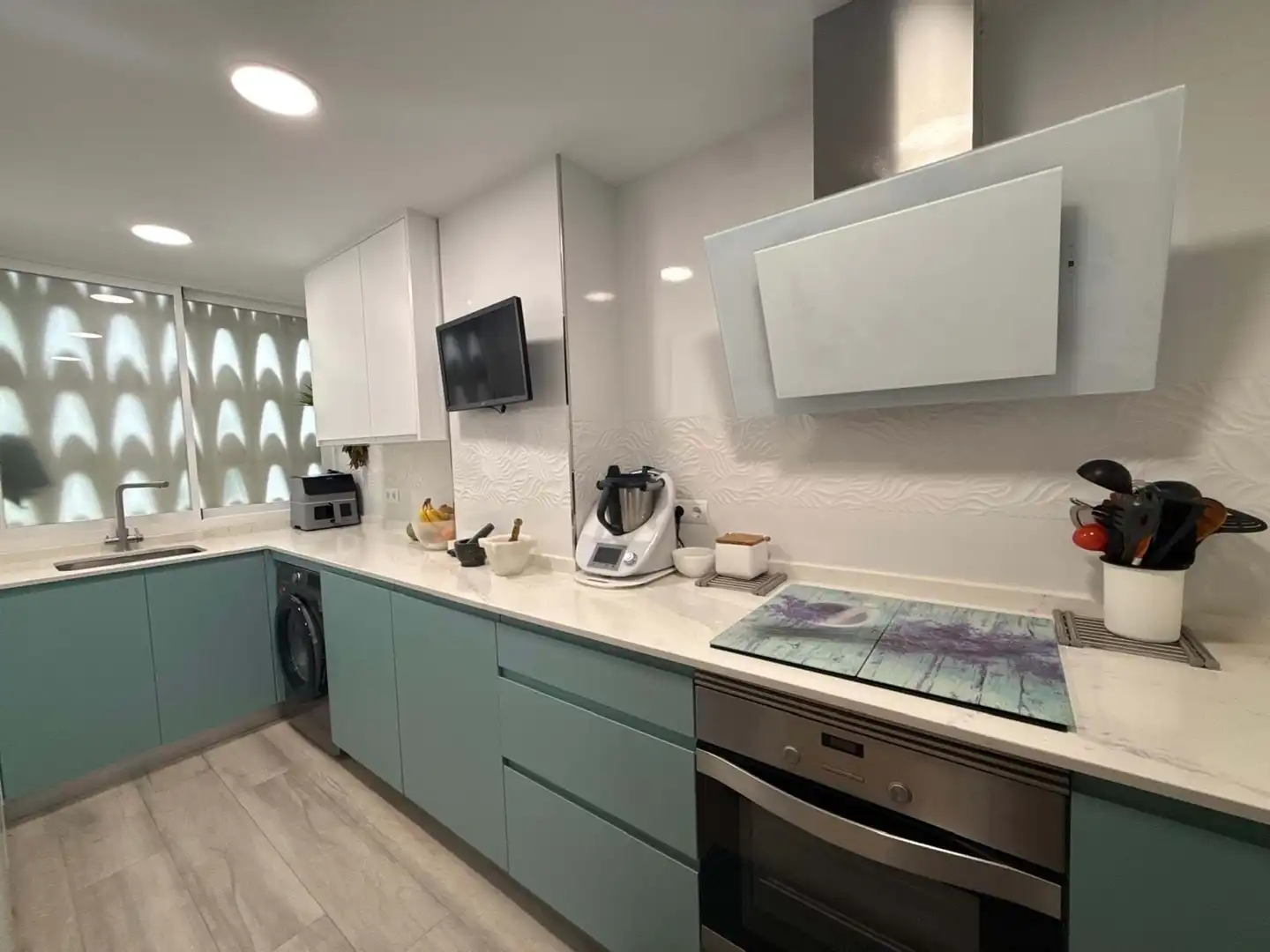 Küche von Wohnung zum Verkauf in Benidorm mit Terrasse, Abstellraum und Möbliert