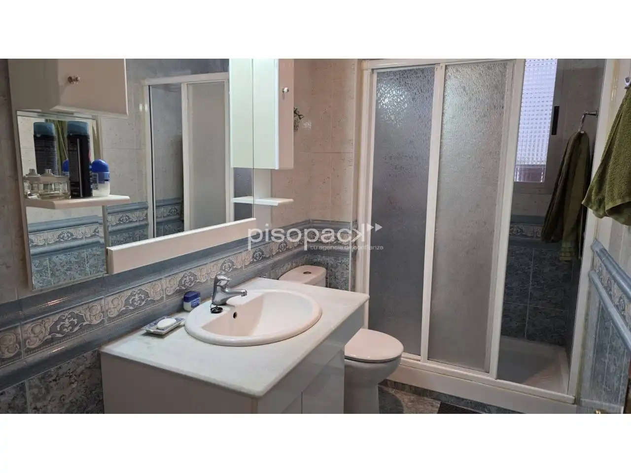 Bathroom of Flat for sale in  Pamplona / Iruña  with Heating, Parquet flooring and Balcony