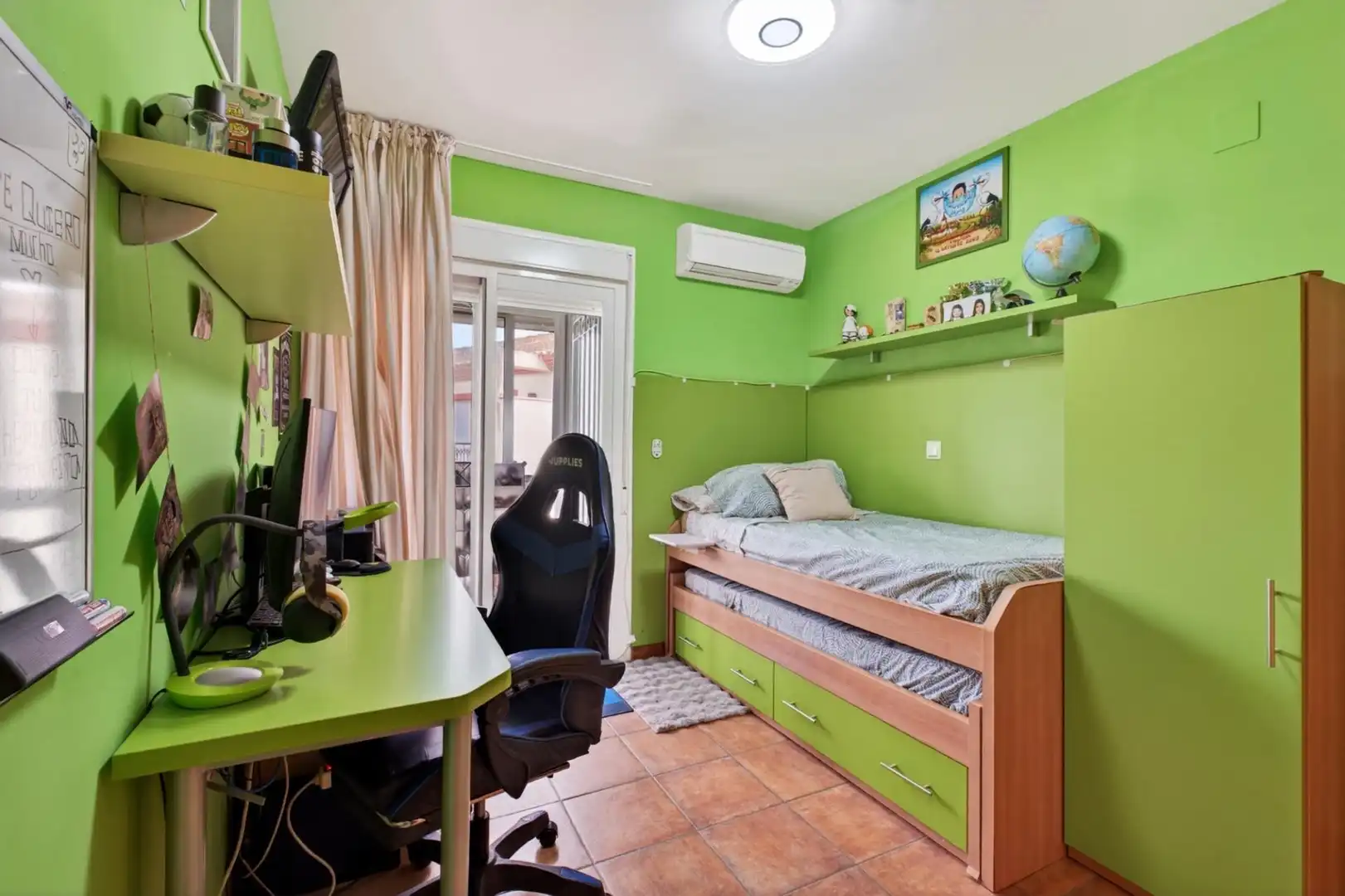 Habitación de Casa adosada en venta en Alhaurín de la Torre con Aire acondicionado, Terraza y Trastero