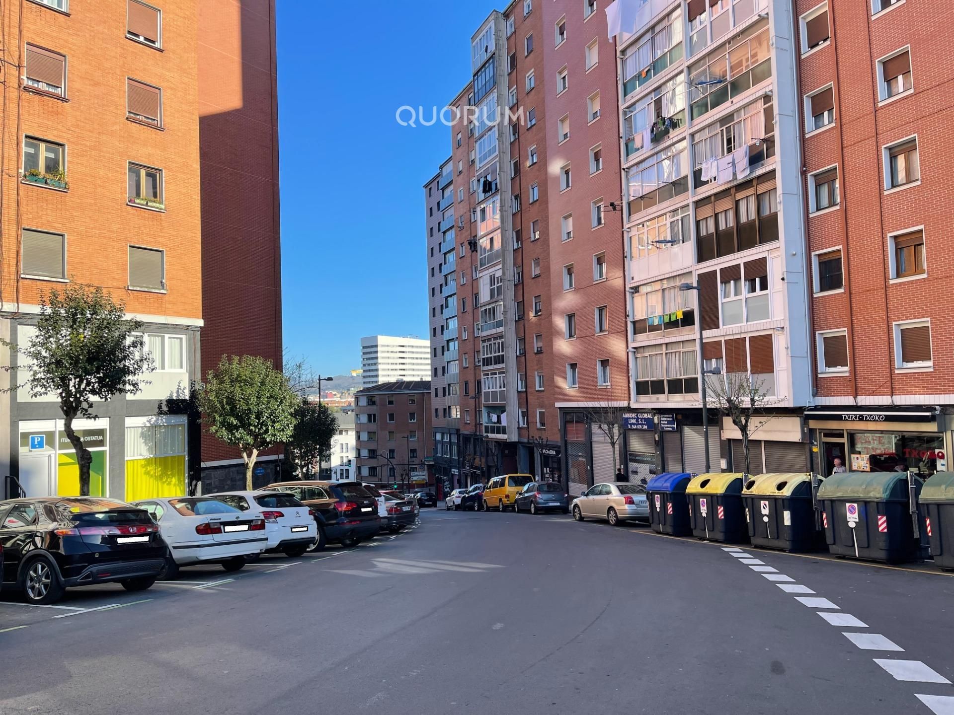 Vista exterior de Local en venda en Bilbao 