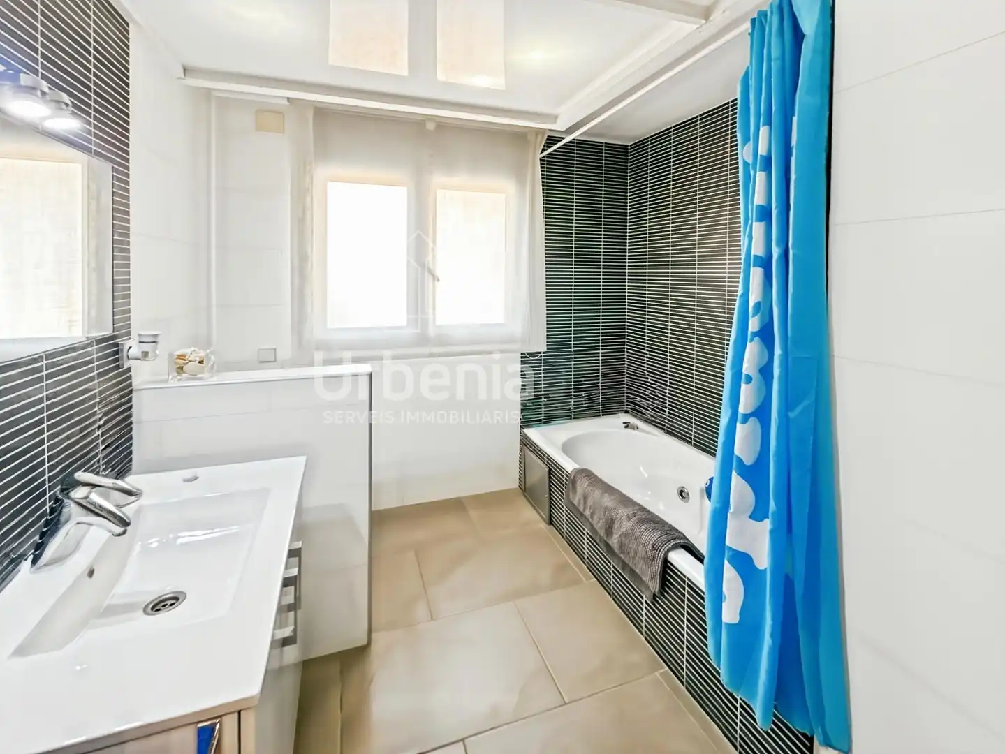 Bany de Casa o xalet en venda en Lliçà de Vall amb Aire condicionat, Terrassa i Piscina