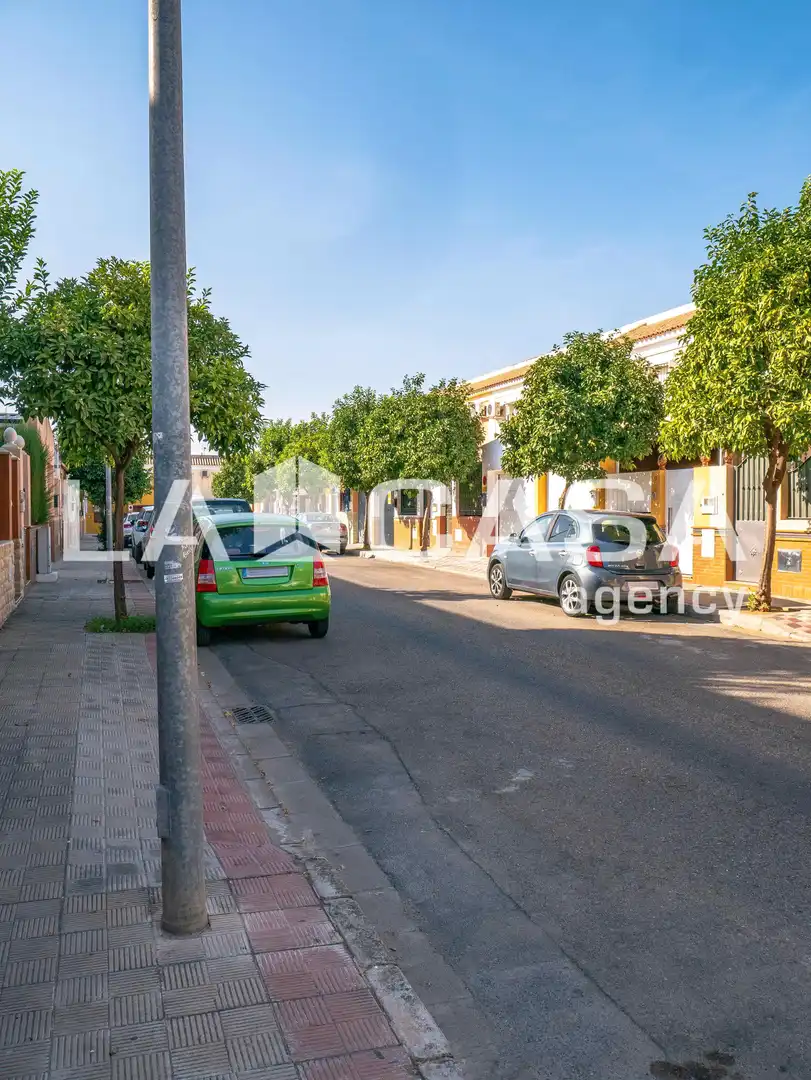 Exterior view of Detached homes for sale in Dos Hermanas  with Air Conditioner, Terrace and Storage room