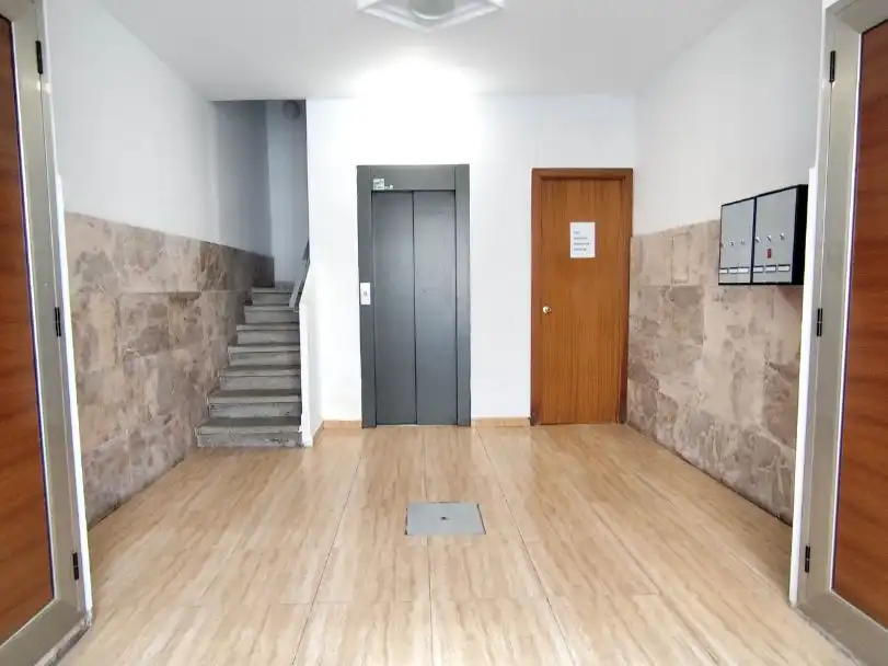 Flat with lift for sale in Carrer Vint-I-Tres Baix 1, imagen 3