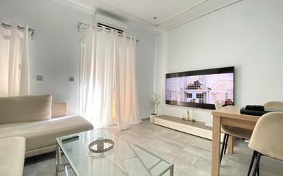 Living room of Flat for sale in  Barcelona Capital  with Terrace and Balcony