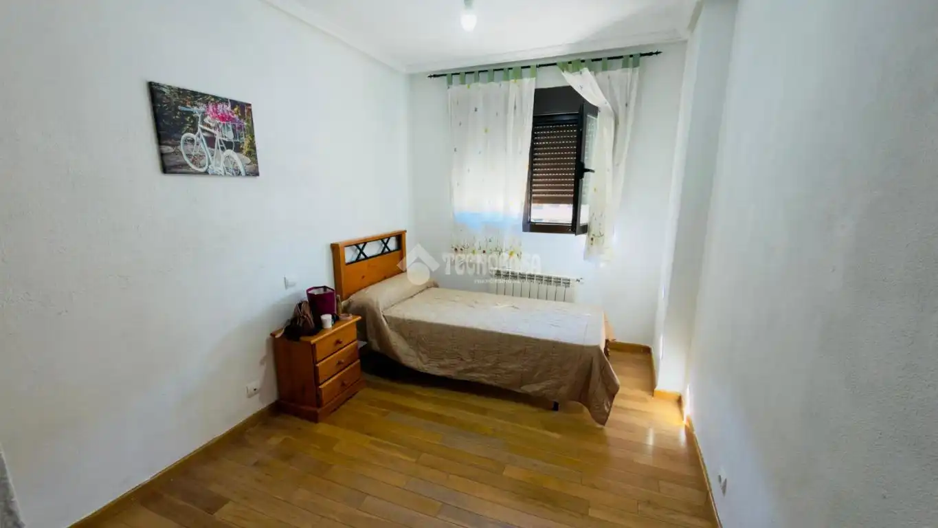 Habitación de Piso en venta en Seseña con Calefacción, Terraza y Piscina comunitaria