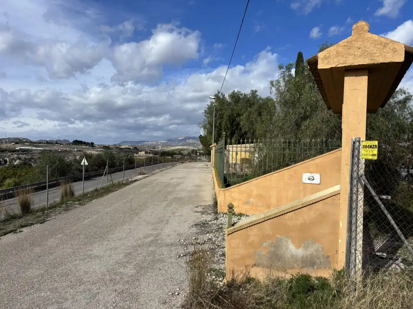 Vista exterior de Finca rústica en venda en Fortuna amb Jardí privat, Traster i Moblat