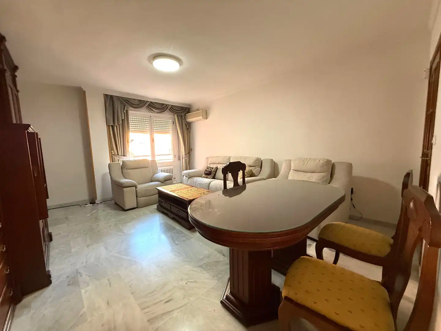 Living room of Flat for sale in Granada  with Air Conditioner, Heating and Furnished