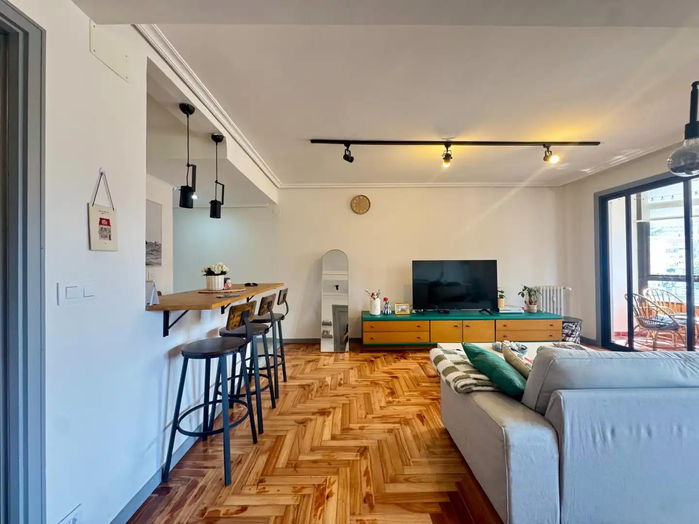 Sala de estar de Piso en venta en Vigo  con Calefacción, Parquet y Trastero