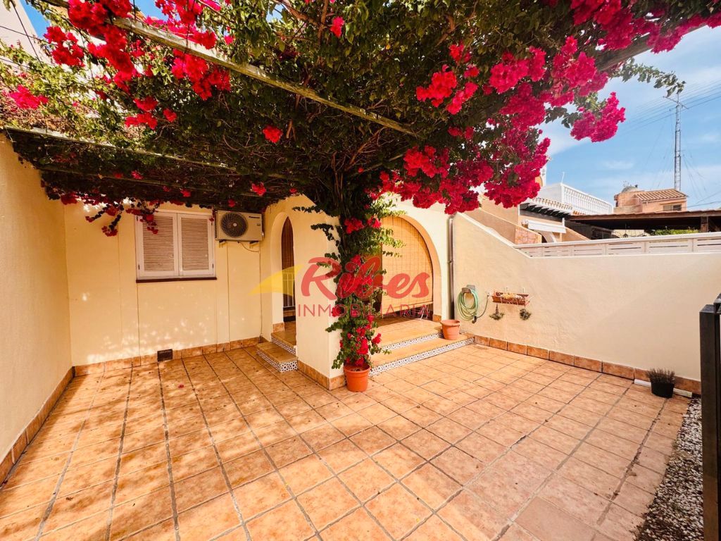 Exterior view of Single-family semi-detached for sale in Tavernes de la Valldigna  with Air Conditioner, Heating and Private garden