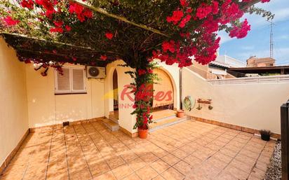 Vista exterior de Casa adosada en venda en Tavernes de la Valldigna amb Aire condicionat, Calefacció i Jardí privat