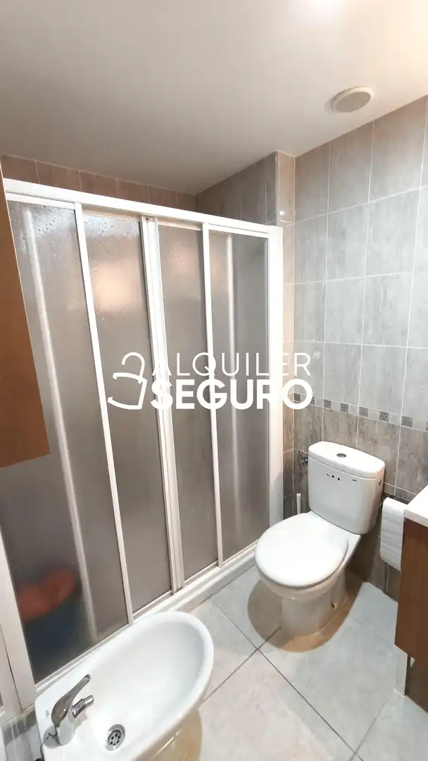 Bathroom of Flat for rent in Vall d'Alba  with Heating, Storage room and Furnished