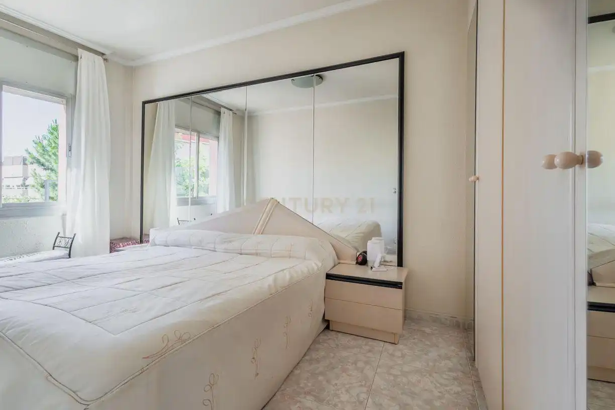 Dormitori de Apartament en venda en Sant Joan Despí amb Aire condicionat