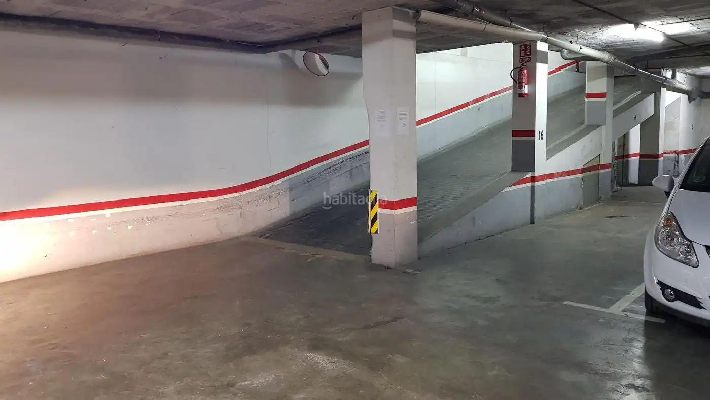 Moto in affitto a Carrer del Mariscal Cabanes 32, imagen 6