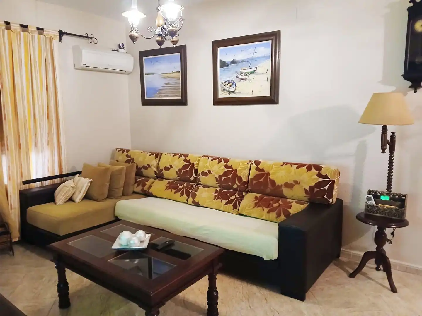 Wohnzimmer von Einfamilien-Reihenhaus zum Verkauf in Aljaraque mit Klimaanlage, Terrasse und Abstellraum