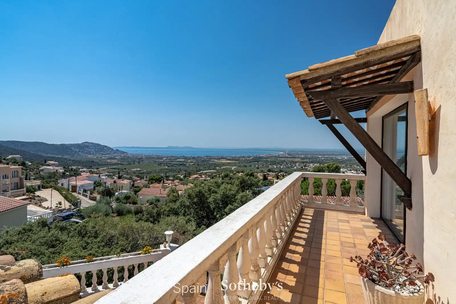 House with pool for sale in Carrer Osca