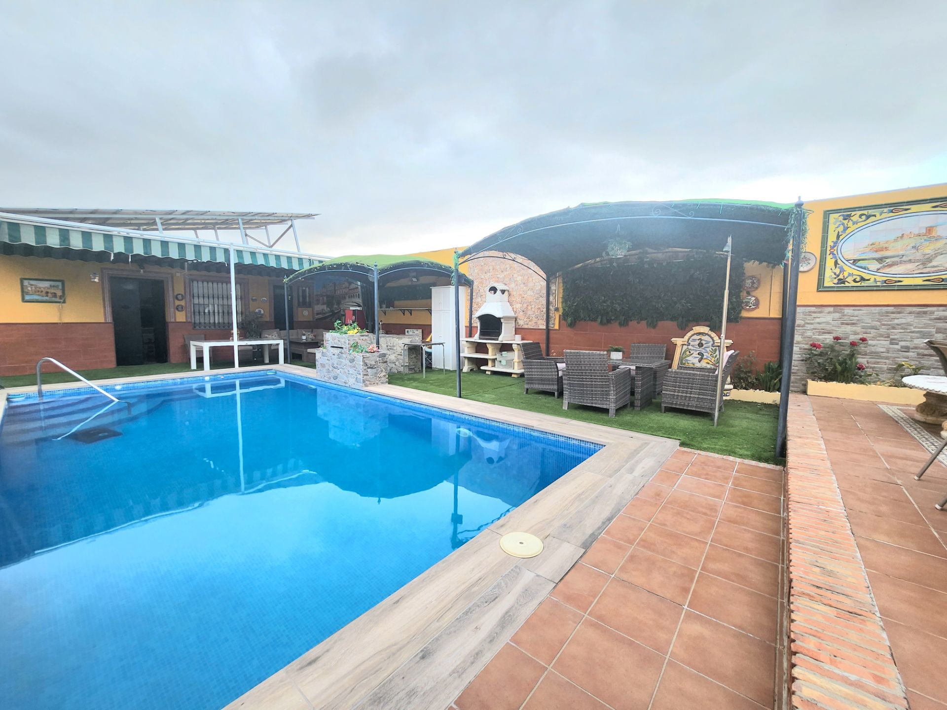 Piscina de Casa o xalet en venda en Alcalá de Guadaira amb Aire condicionat, Calefacció i Jardí privat