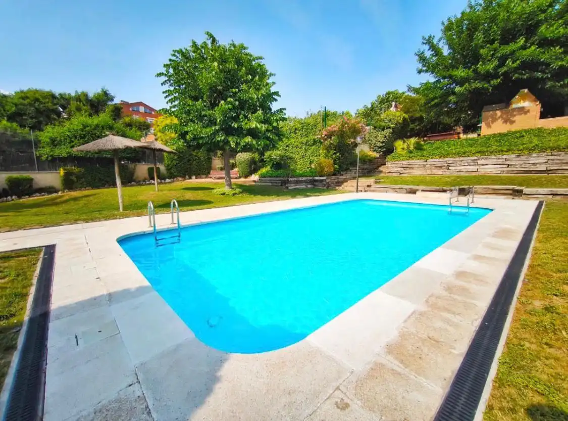 Swimming pool of Flat for rent in Rubí  with Air Conditioner, Heating and Terrace