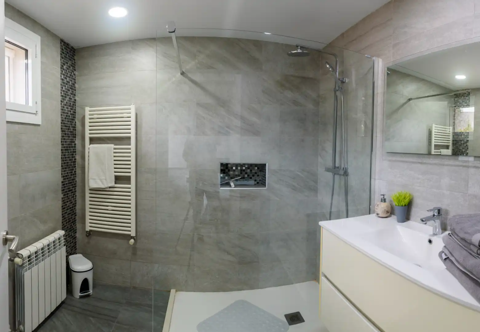 Badezimmer von Haus oder Chalet zum Verkauf in Agullana mit Klimaanlage, Heizung und Privatgarten