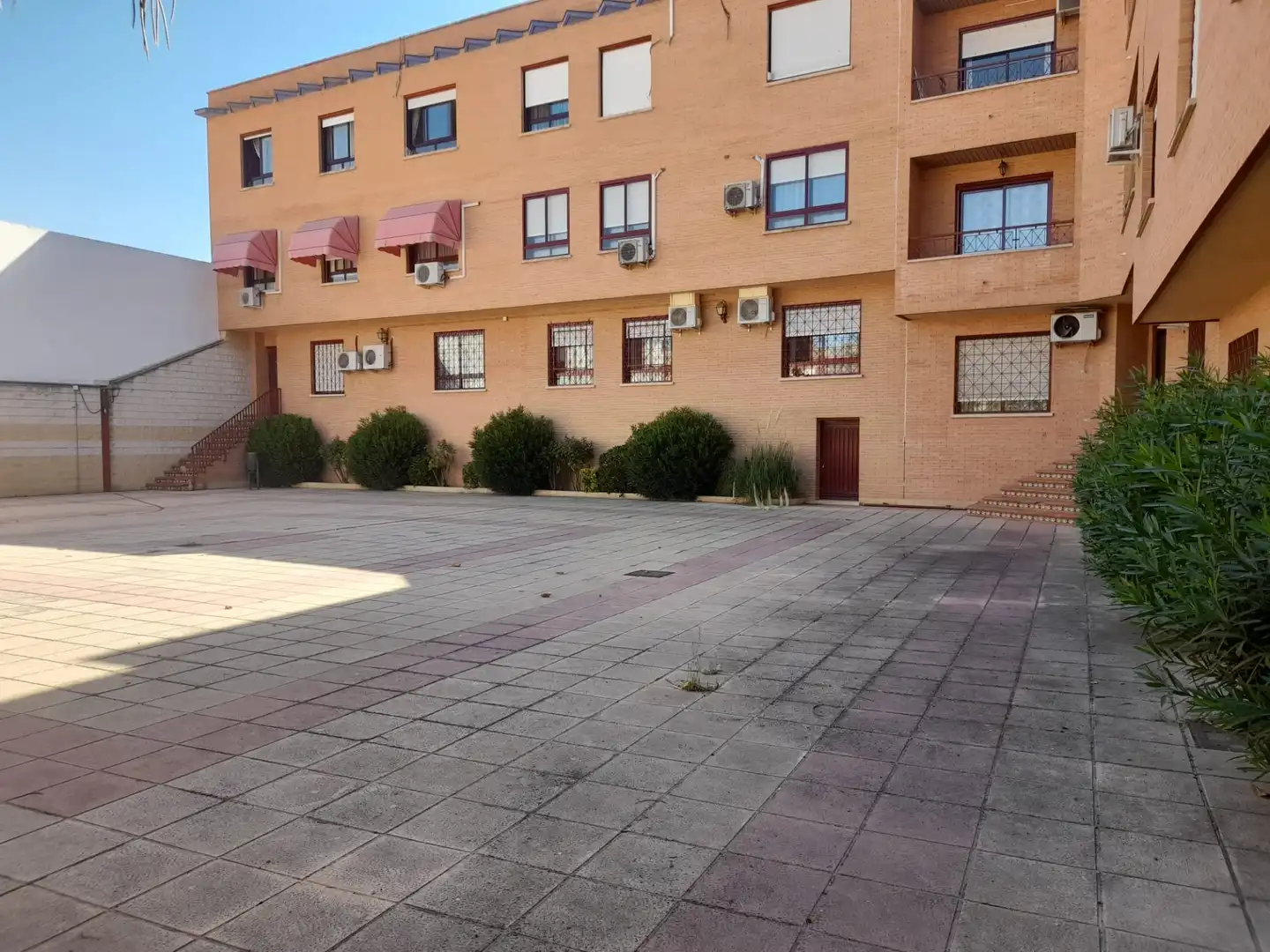 Vista exterior de Piso en venta en Puertollano con Calefacción y Piscina comunitaria