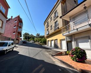 Vista exterior de Edifici en venda en Boiro