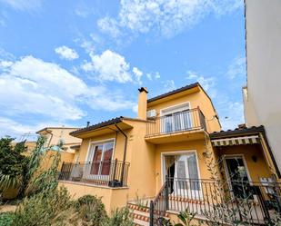 Vista exterior de Casa adosada en venda en Pau amb Aire condicionat, Calefacció i Jardí privat