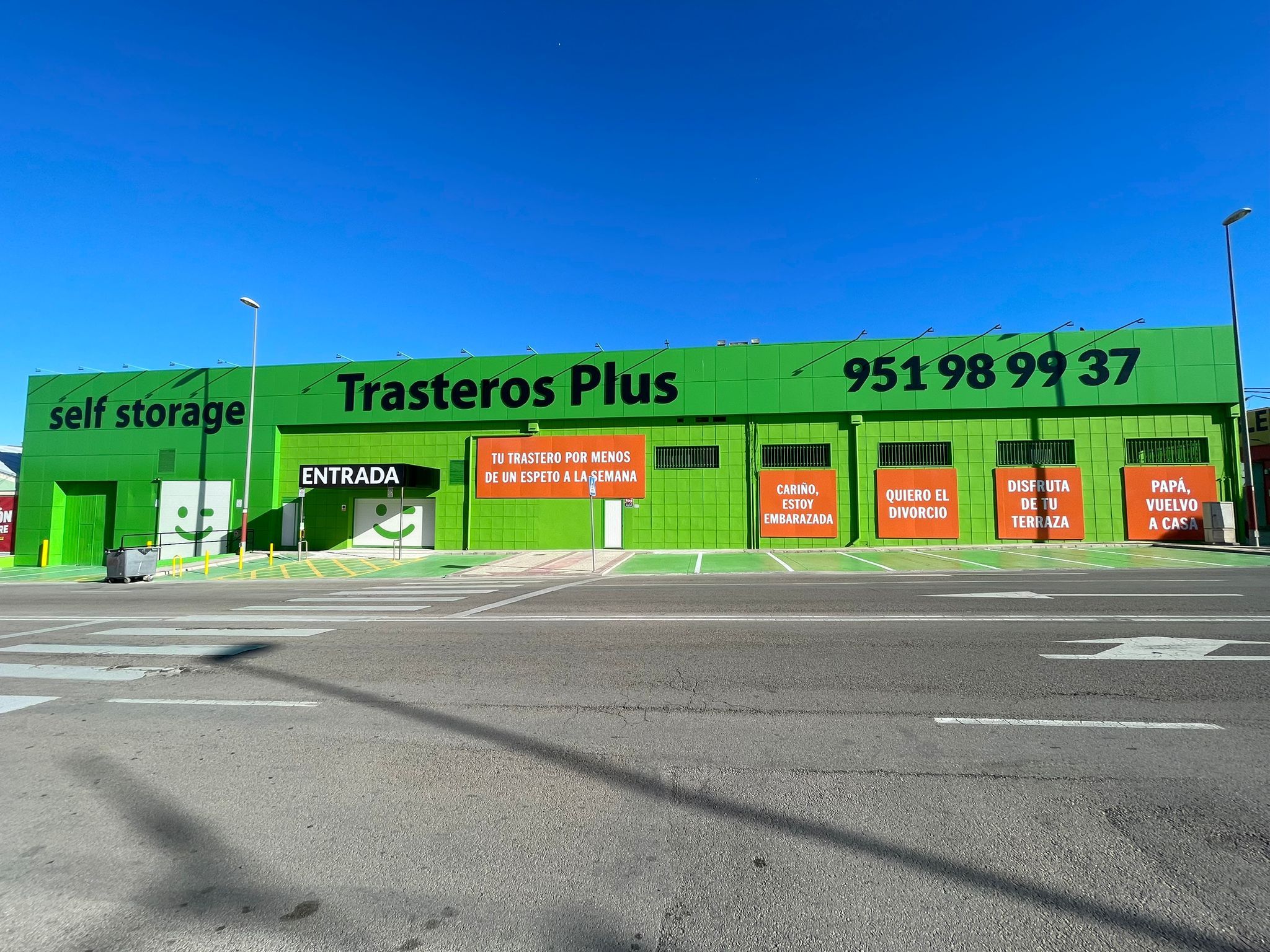Vista exterior de Traster de lloguer en Málaga Capital amb Alarma