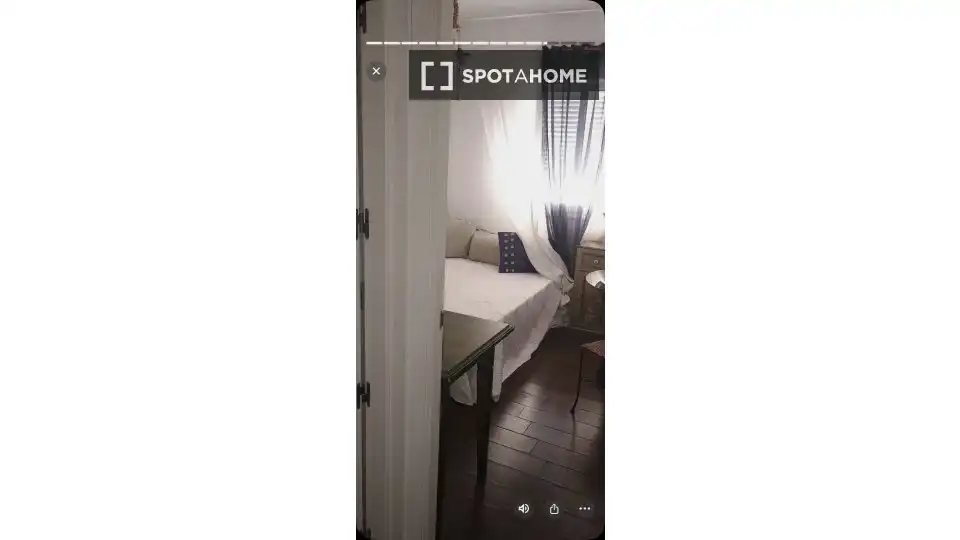 Bedroom of Flat for rent in Sevilla  with Air Conditioner, Heating and Furnished