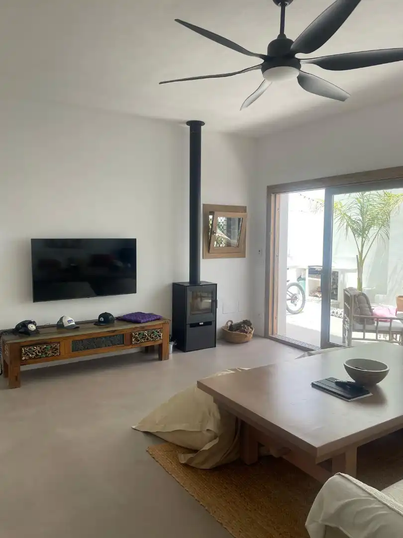 Sala d'estar de Casa adosada en venda en Tarifa amb Jardí privat, Terrassa i Piscina