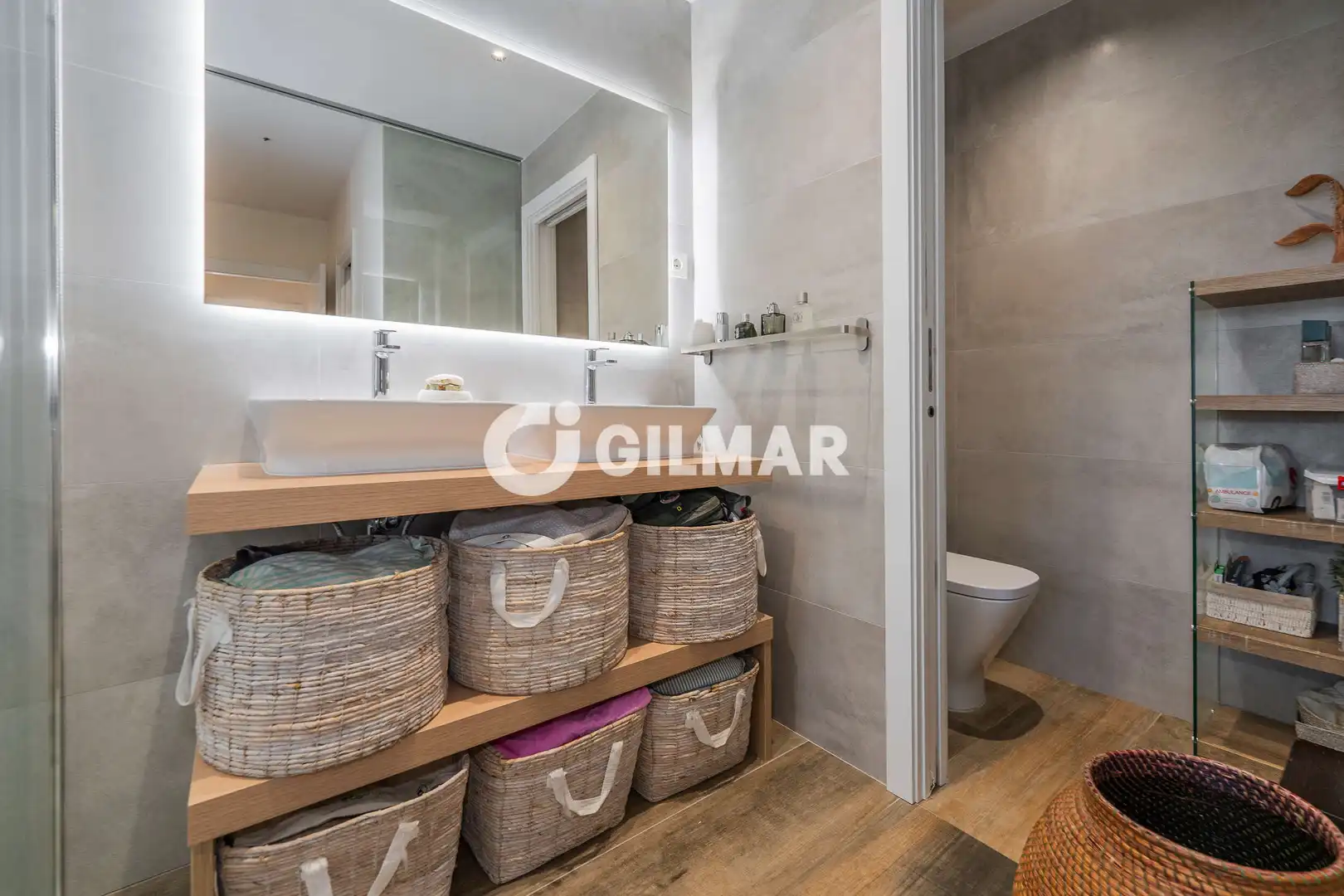 Badezimmer von Dachboden zum Verkauf in Madrid mit Heizung, Privatgarten und Abstellraum