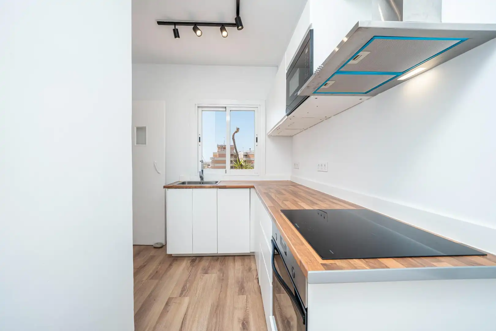 Attic for rent in Santa Catalina