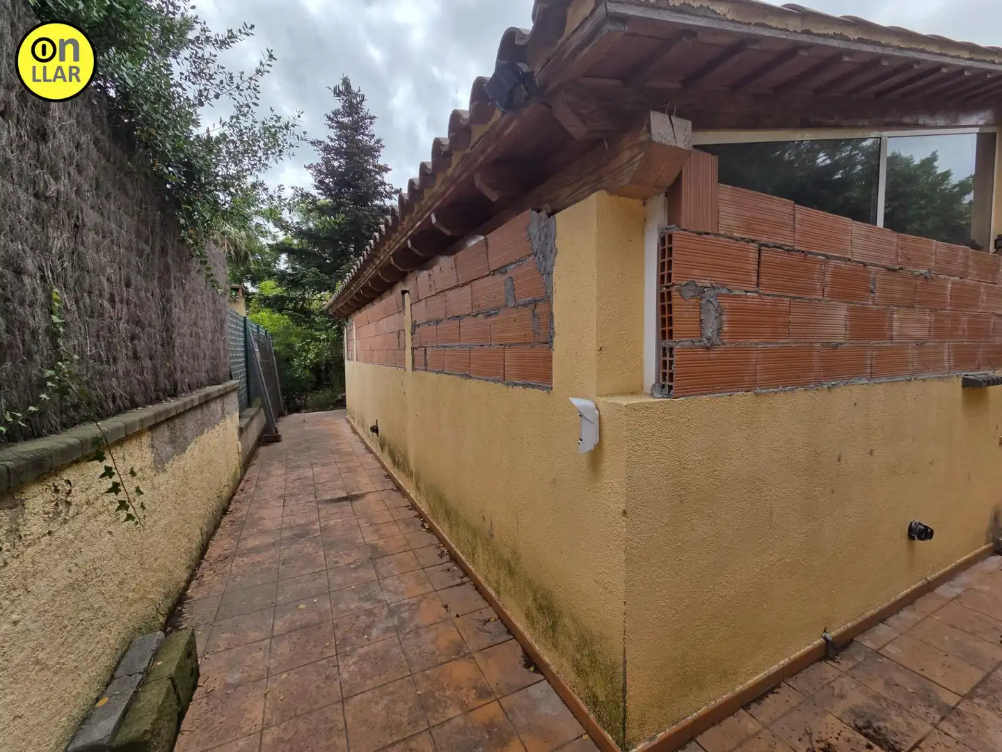 Vista exterior de Casa o xalet en venda en Cabrera de Mar amb Piscina comunitària