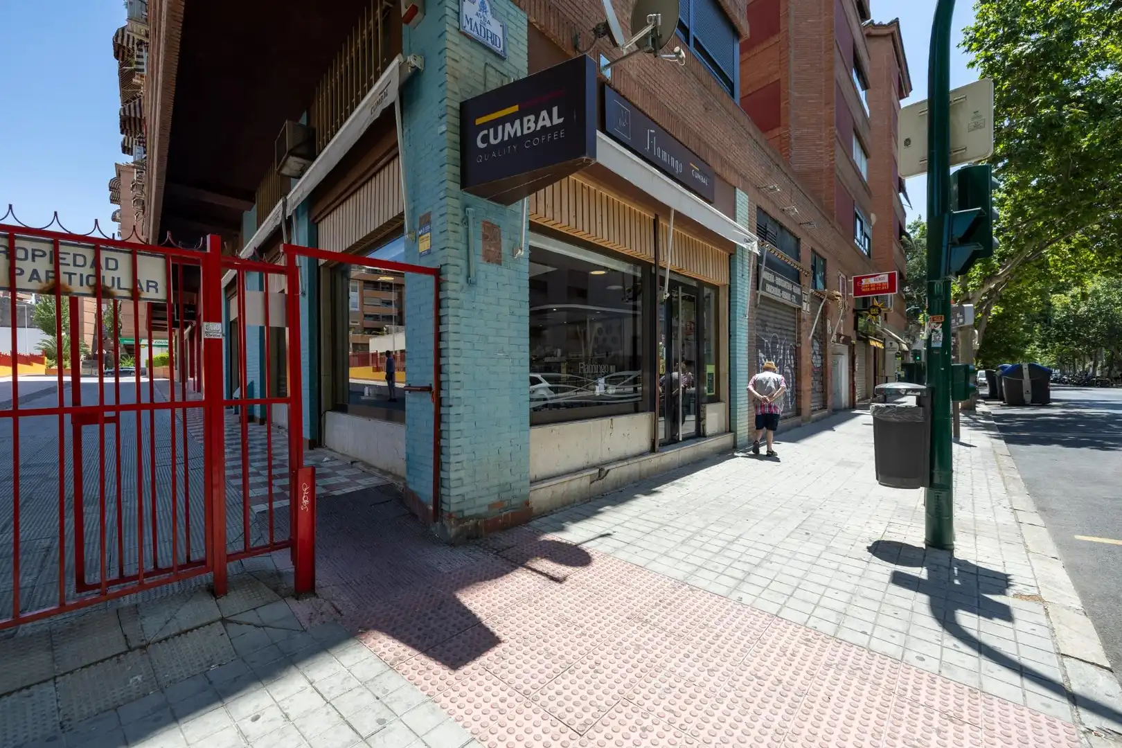 Vista exterior de Local en venda en Granada