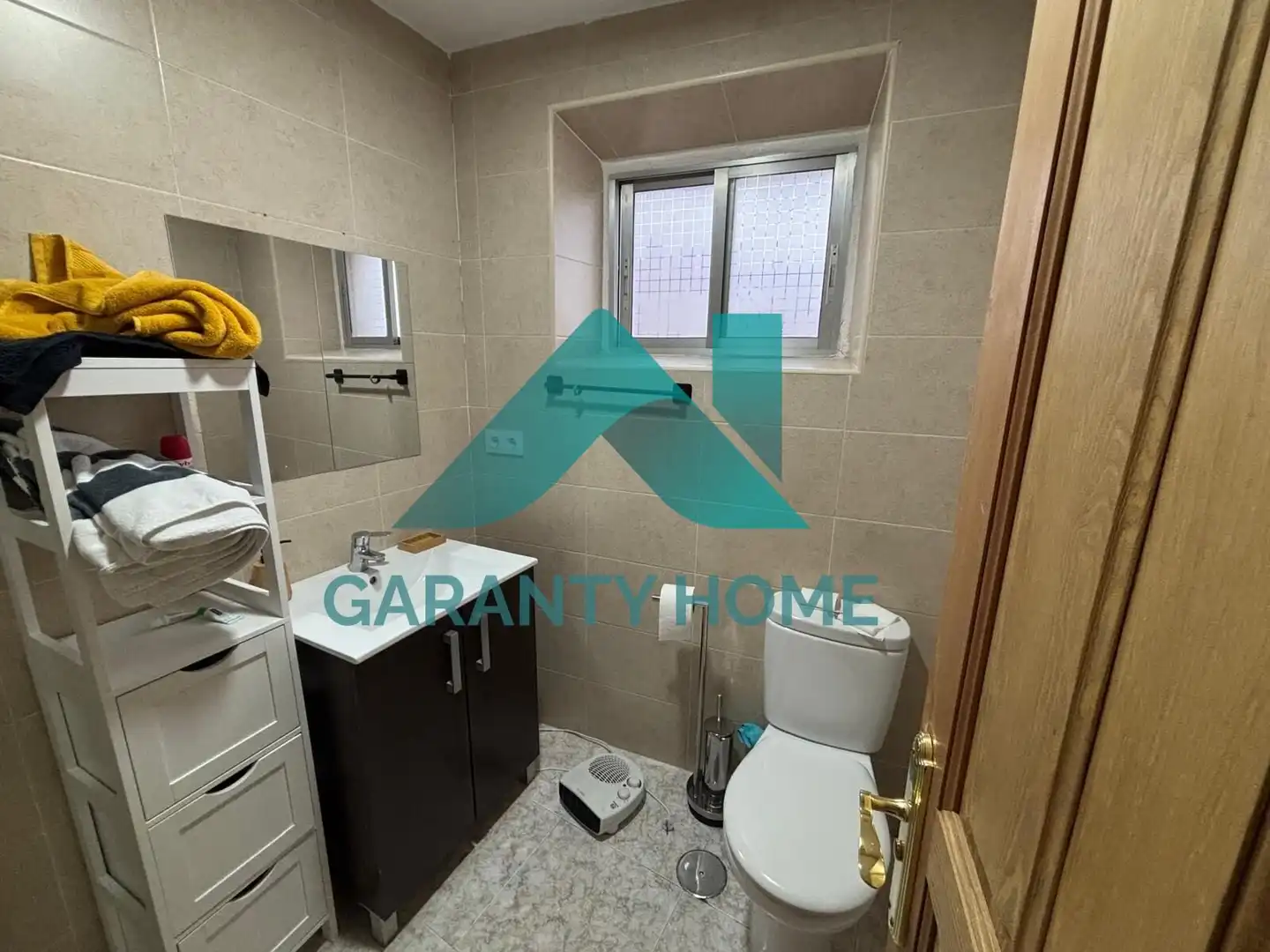 Bathroom of Flat for share in Cáceres  with Balcony