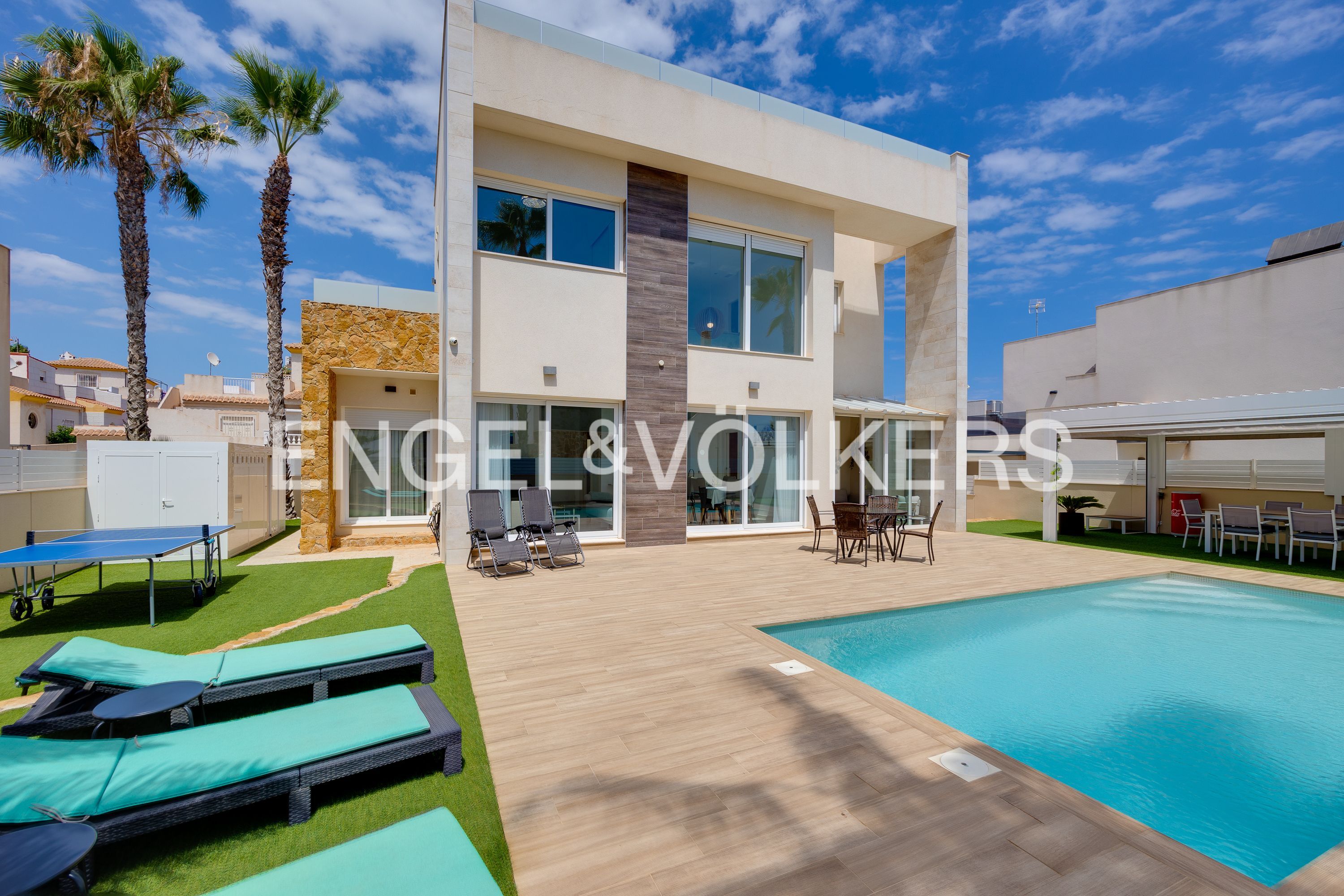 Exterior view of Country house for sale in Torrevieja  with Air Conditioner, Heating and Private garden