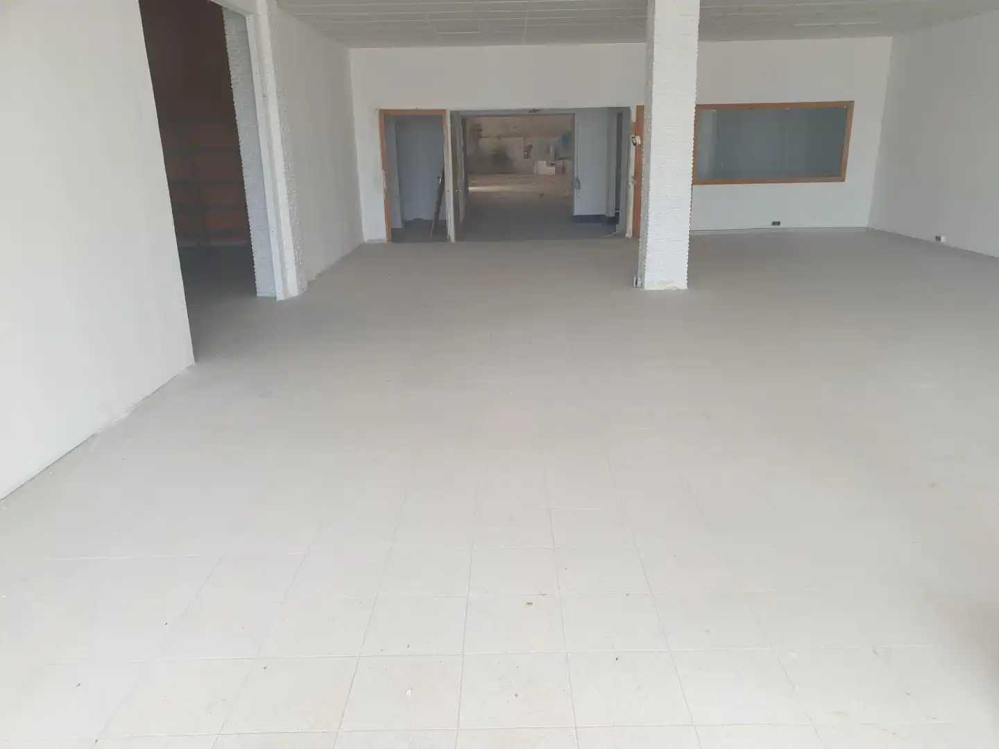 Fabrikhallen zur Miete in Elda