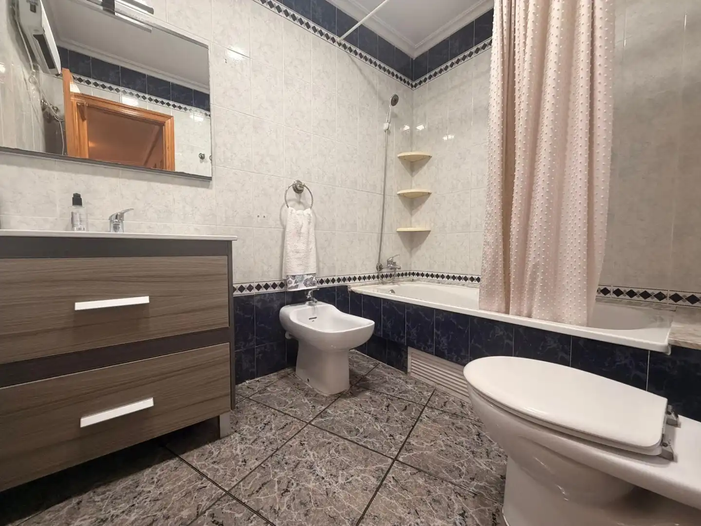 Baño de Piso en venta en Molins - Campaneta - San Bartolomé
