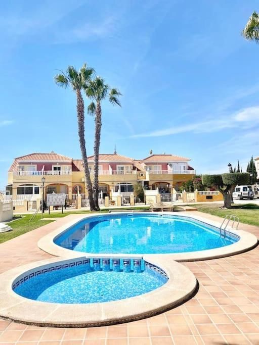 Casa adosada en venta en La Regia