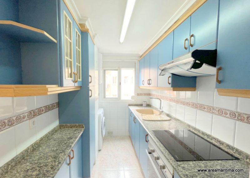 Cuina de Pis de lloguer en  Valencia Capital amb Aire condicionat, Forn i Rentadora