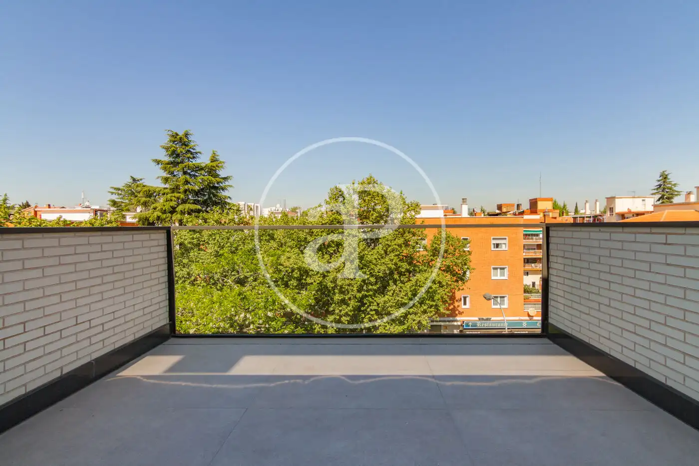 Terrassa de Àtic de lloguer en Madrid amb Aire condicionat, Calefacció i Jardí privat