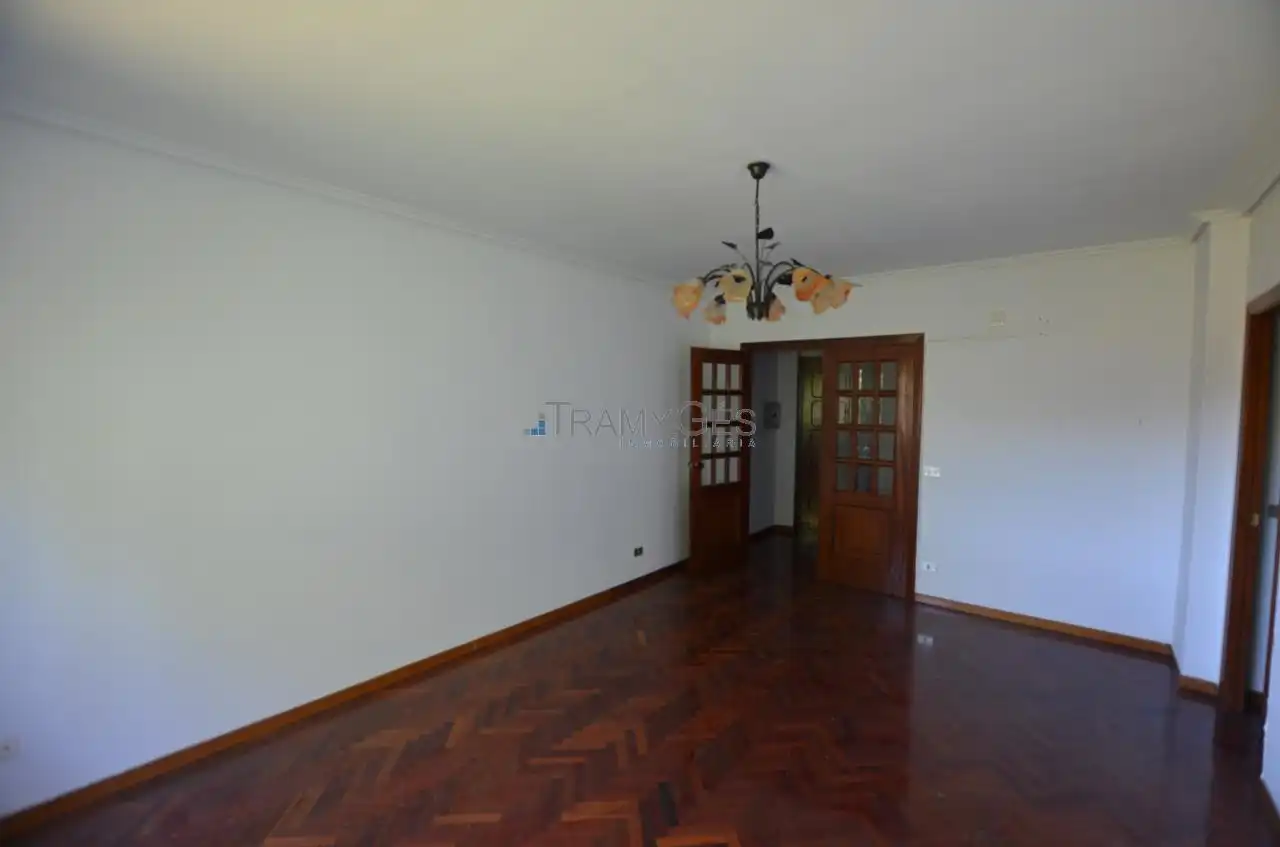 Sala de estar de Piso en venta en Tui con Calefacción, Parquet y Trastero